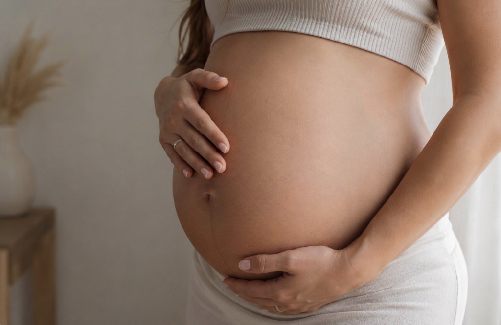 Prénatal — ventre de femme enceinte